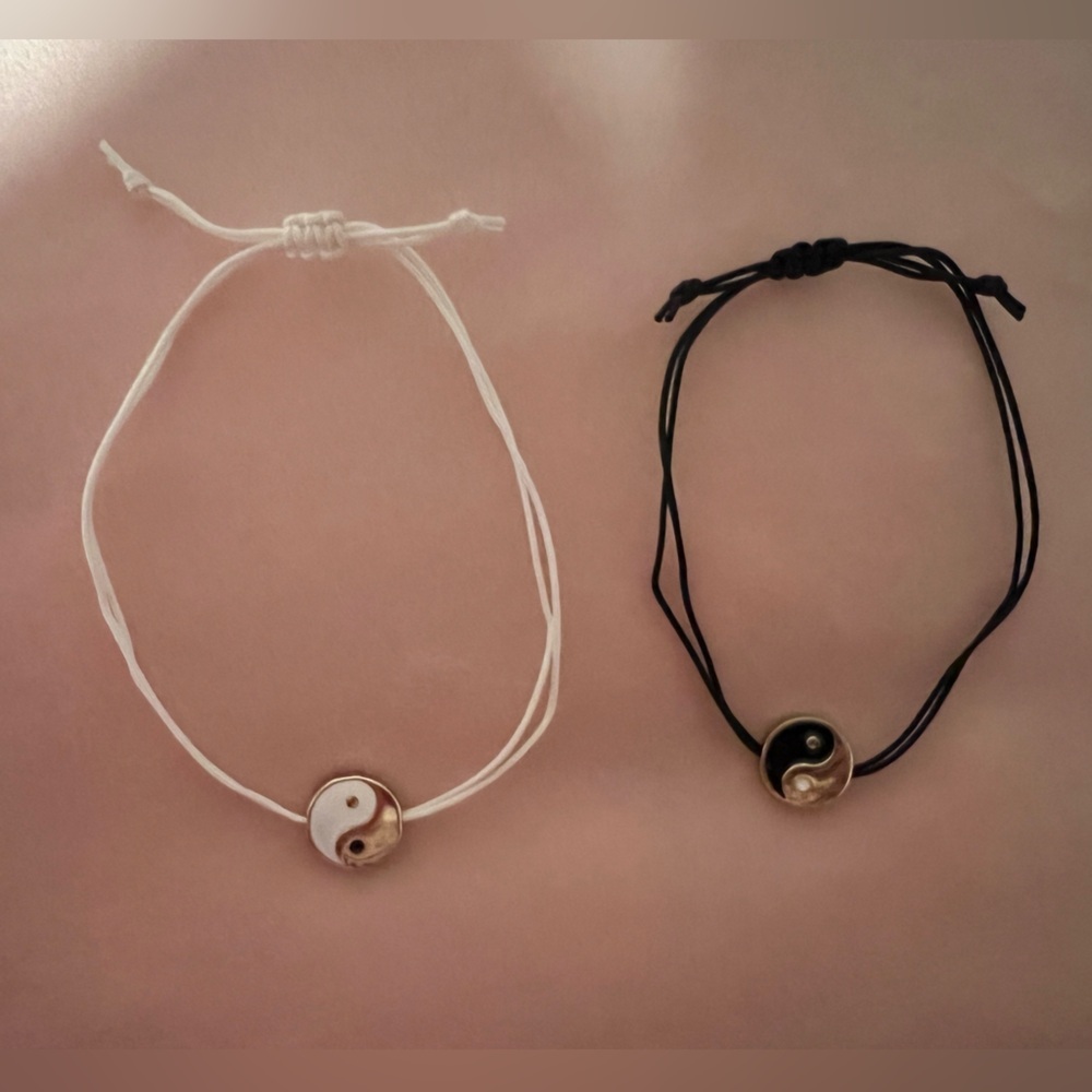 2 adjustable Yin-Yang string bracelets